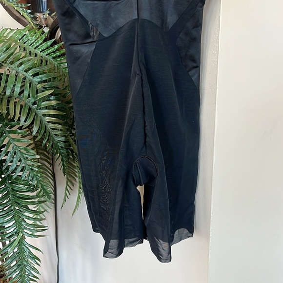 Brand New Spanx Open-Bust Mid-Thigh Bodysuit Very Black Slimming Shapewear - Picture 10 of 15